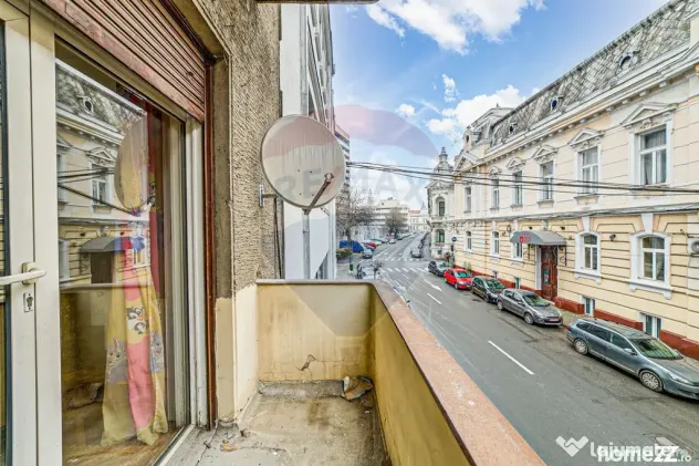 Apartament cu 4 camere de vânzare în zona Ultracentral