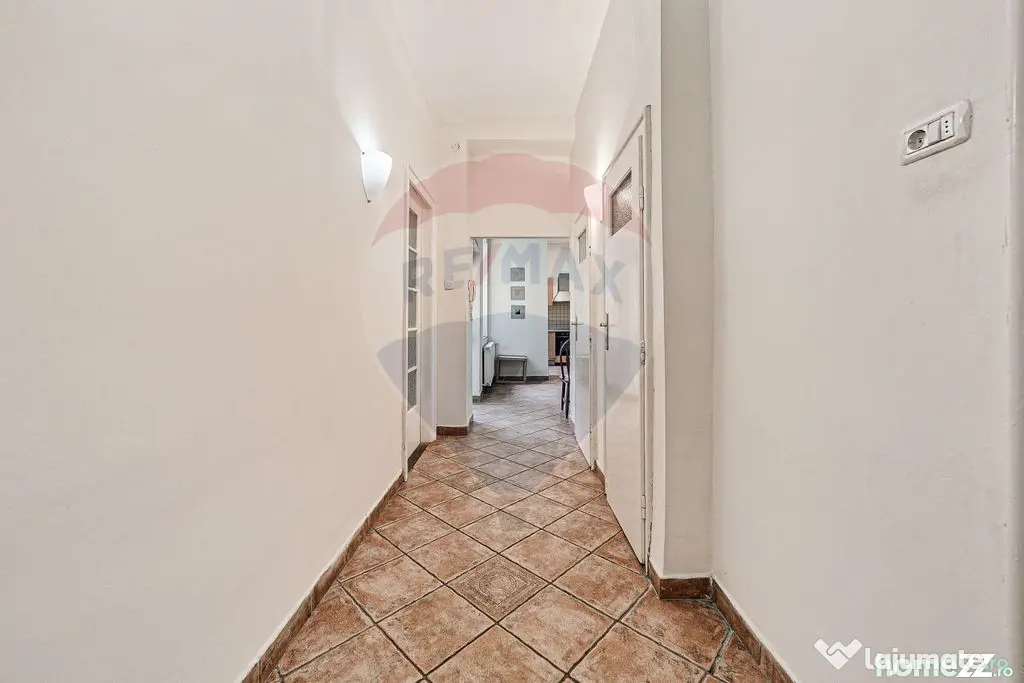 Apartament cu 4 camere de vânzare în zona Ultracentral