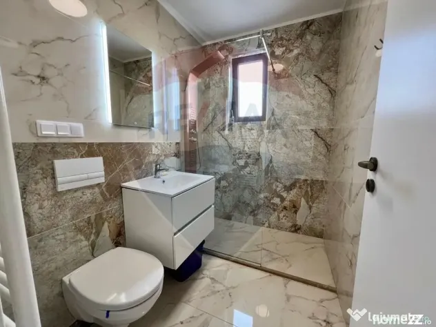 Apartament cu 3 camere de vânzare