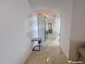 Apartament cu 3 camere de vânzare 
