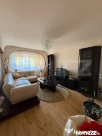 Apartament cu 4 camere, decomandat, zona 9 Mai