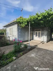 Casa batraneasca renovabila, 1033 mp teren, zona Poiana 