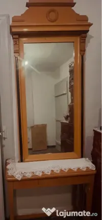 Oglindă și măsuță 