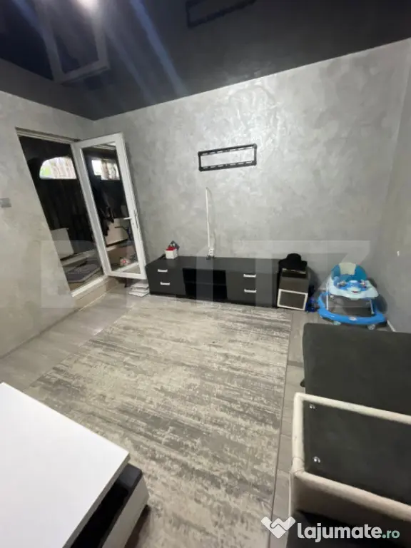 Casa de vanzare, 97 mp, zona Piata Centrala