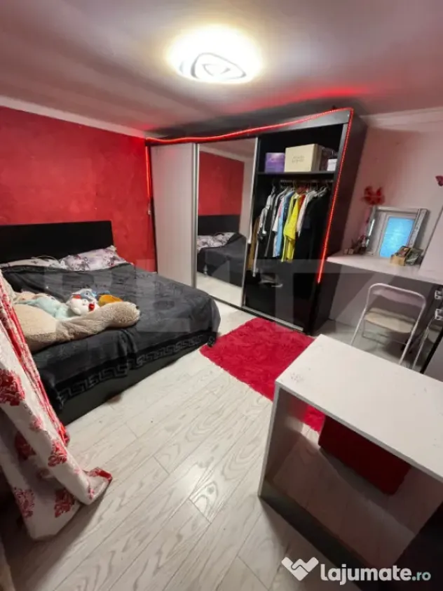 Casa de vanzare, 97 mp, zona Piata Centrala