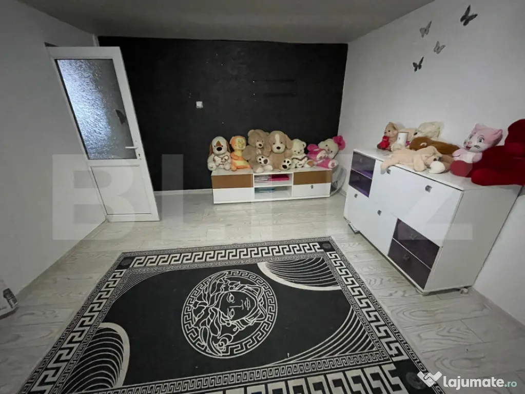 Casa de vanzare, 97 mp, zona Piata Centrala