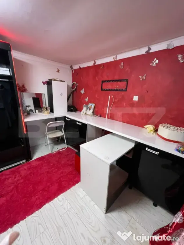 Casa de vanzare, 97 mp, zona Piata Centrala