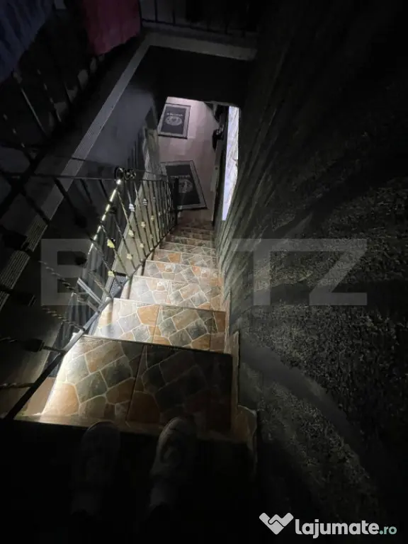 Casa de vanzare, 97 mp, zona Piata Centrala