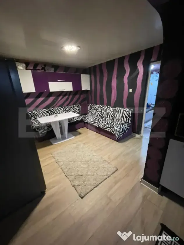 Casa de vanzare, 97 mp, zona Piata Centrala