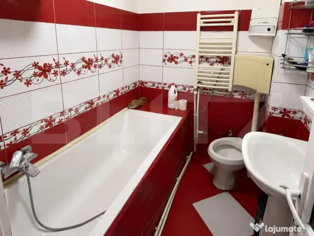 Casa de vanzare, 97 mp, zona Piata Centrala