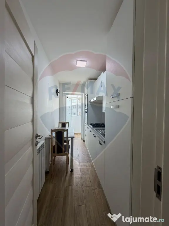 Apartament cu 3 camere de închiriat în zona Central