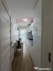 Apartament cu 3 camere de închiriat în zona Central 