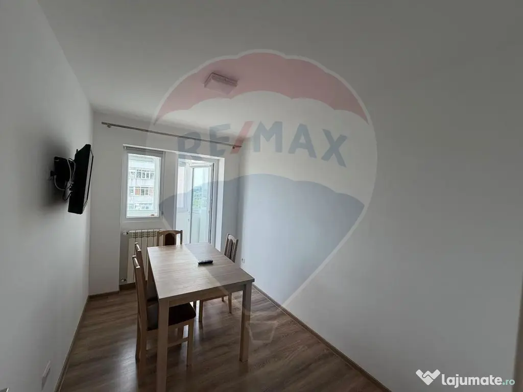 Apartament cu 3 camere de închiriat în zona Central