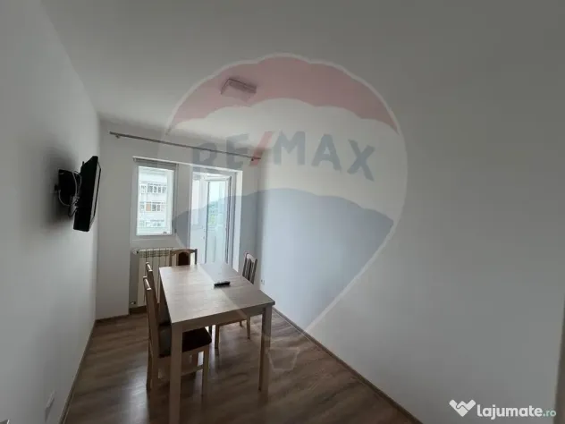 Apartament cu 3 camere de închiriat în zona Central