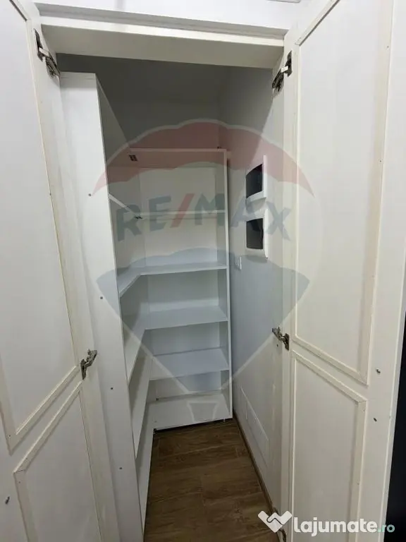 Apartament cu 3 camere de închiriat în zona Central