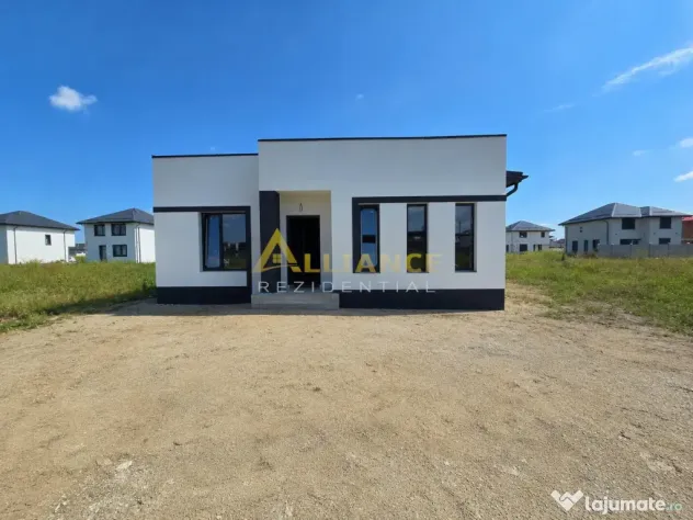 Casa parter- 100m de autobuz- 470mp teren- placa de beton