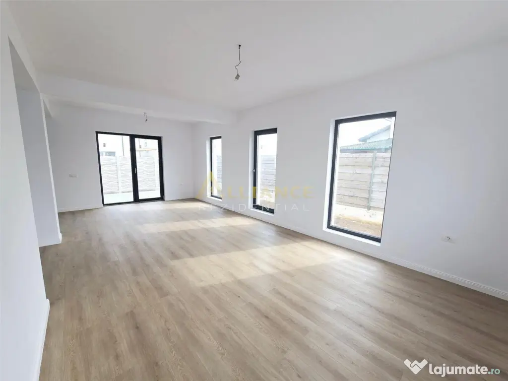 Casa parter- 100m de autobuz- 470mp teren- placa de beton