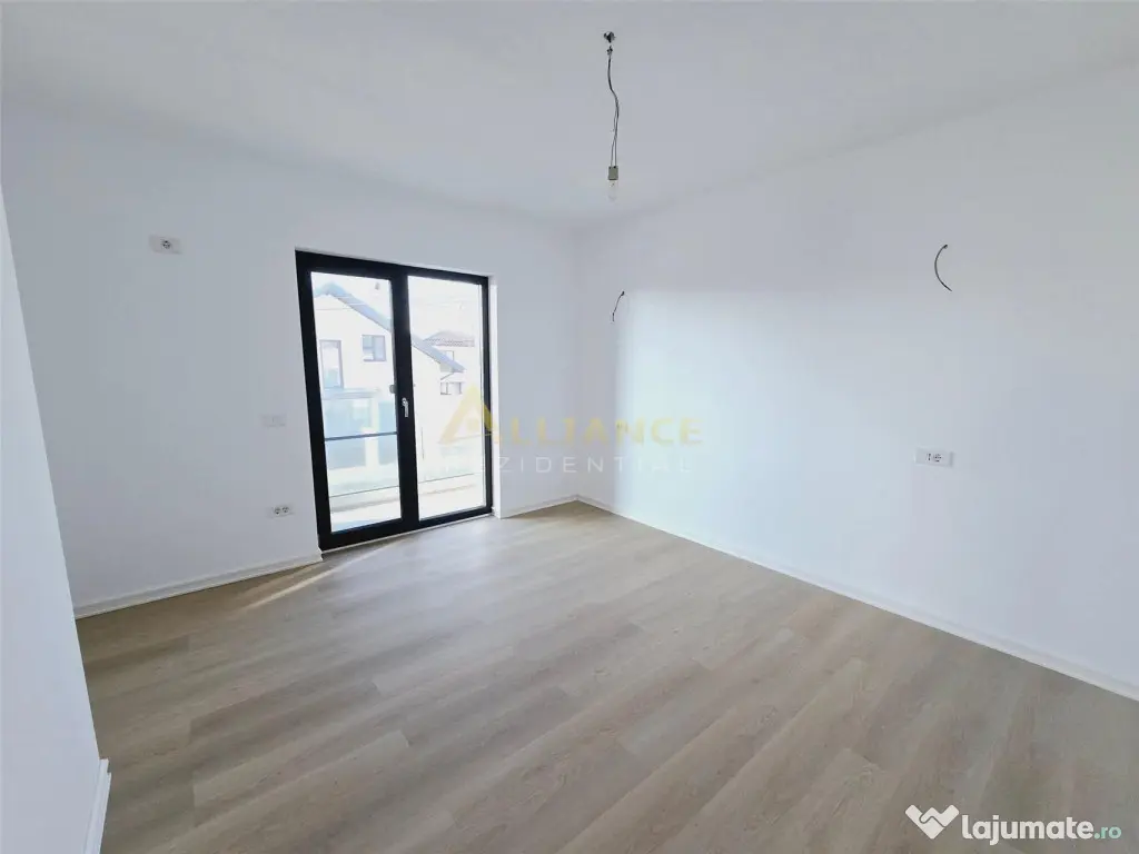 Casa parter- 100m de autobuz- 470mp teren- placa de beton