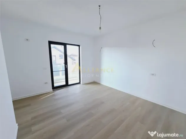 Casa parter- 100m de autobuz- 470mp teren- placa de beton