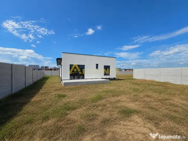 Casa parter- 100m de autobuz- 470mp teren- placa de beton