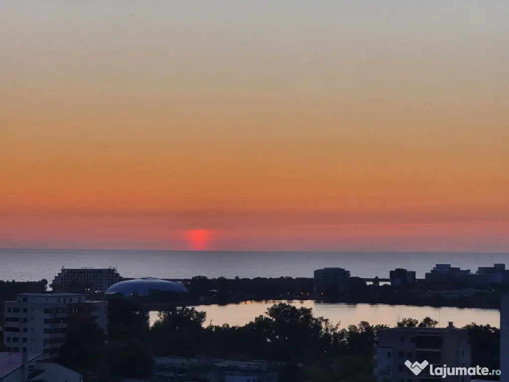 Garsonieră cochetă cu vedere superbă către lac și mare,
