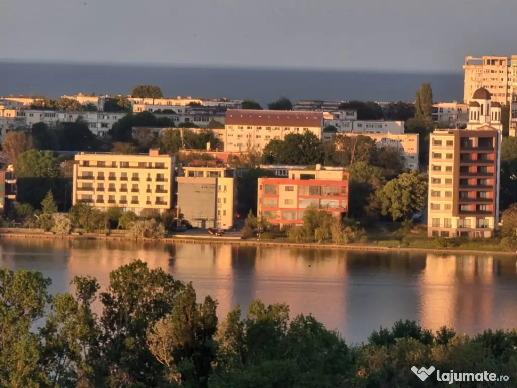 Garsonieră cochetă cu vedere superbă către lac și mare,