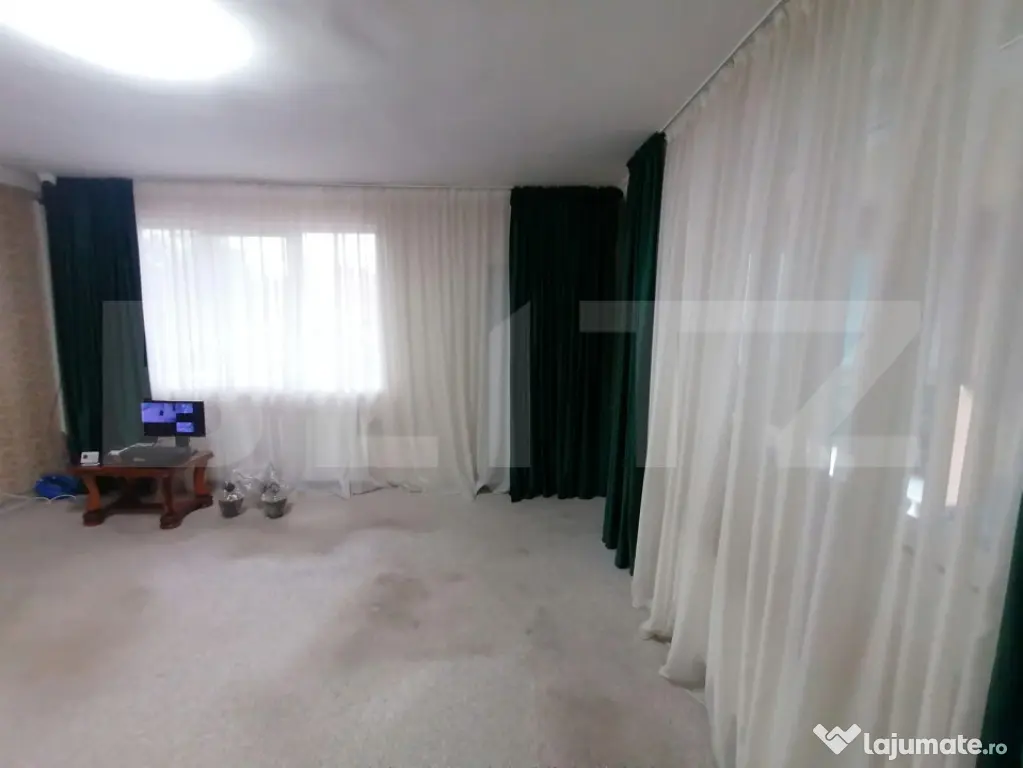 Casa de inchiriat,8 camere +, nemobilata, Gruia