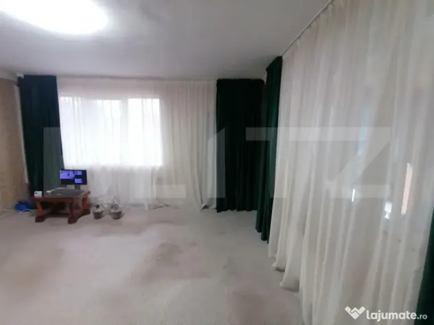 Casa de inchiriat,8 camere +, nemobilata, Gruia