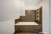 Apartament spațios de 4 camere cu loc de parcare, Calea Că