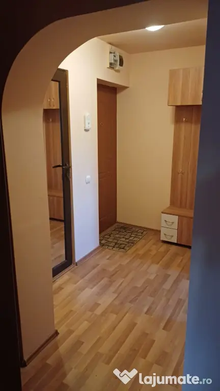 Inchiriez Decomandat 2 camere zona Gara Nicolina -Cantemir I Persoană fizică