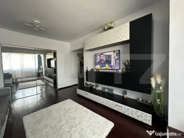 Apartament 2 camere renovat complet, panoramă superbă, Dev