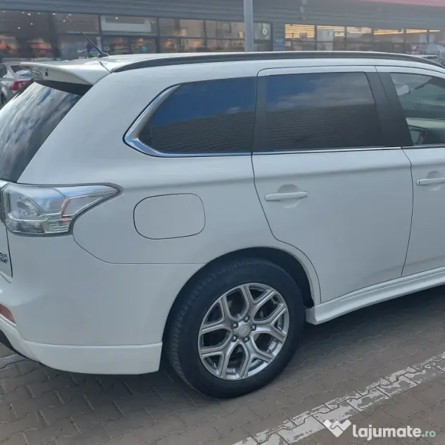 Mitsubishi Outlander 2.0 benzină hybrid phev