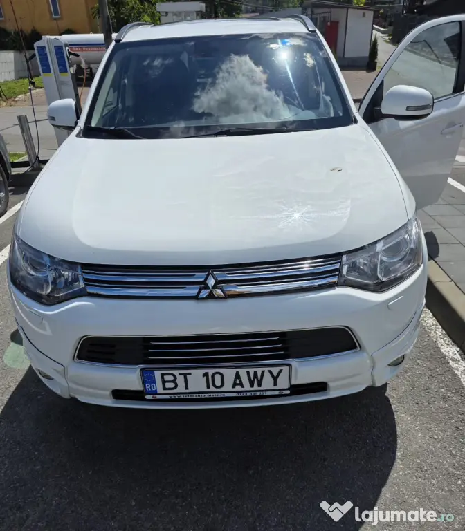 Mitsubishi Outlander 2.0 benzină hybrid phev