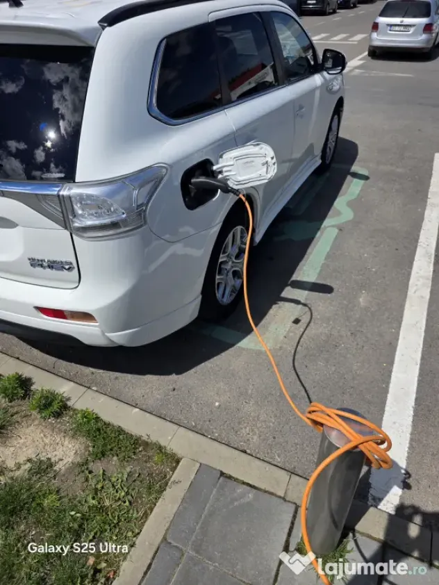 Mitsubishi Outlander 2.0 benzină hybrid phev