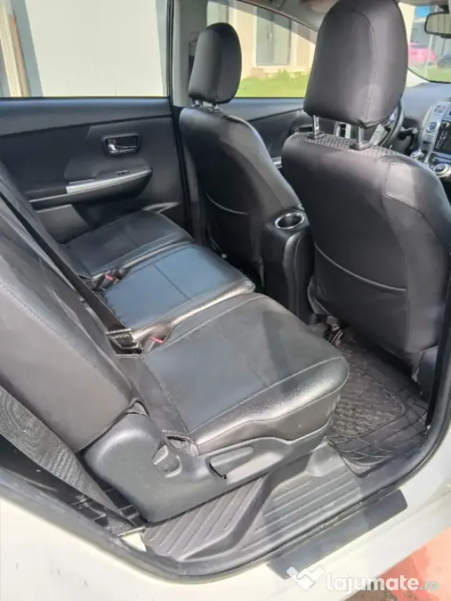 Toyota prius plus