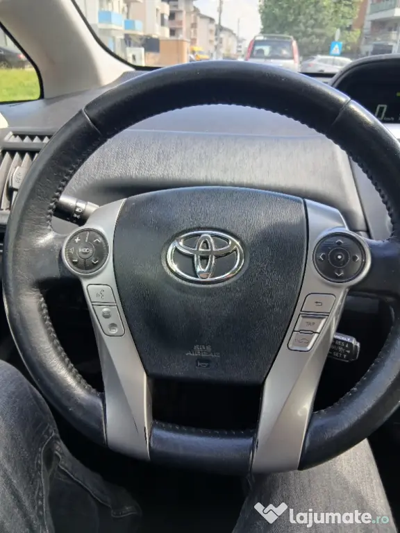 Toyota prius plus