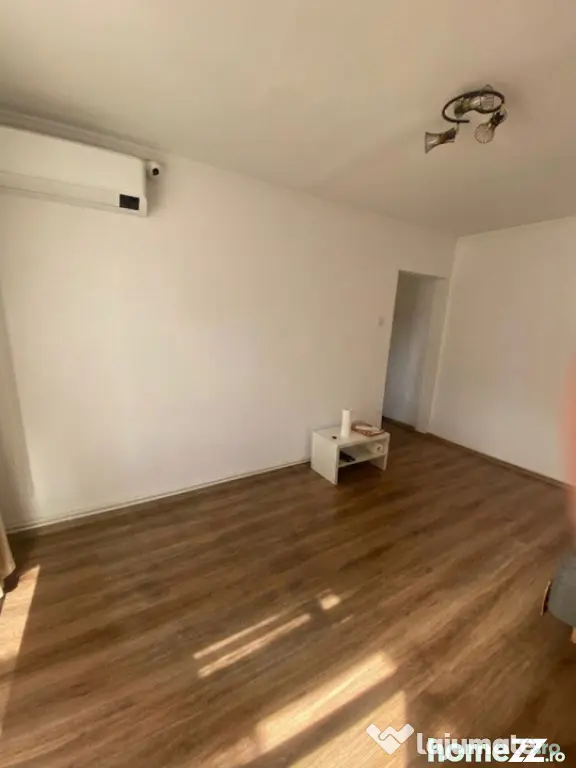Apartament 2 camere de vanzare in zona Casa de Cultura