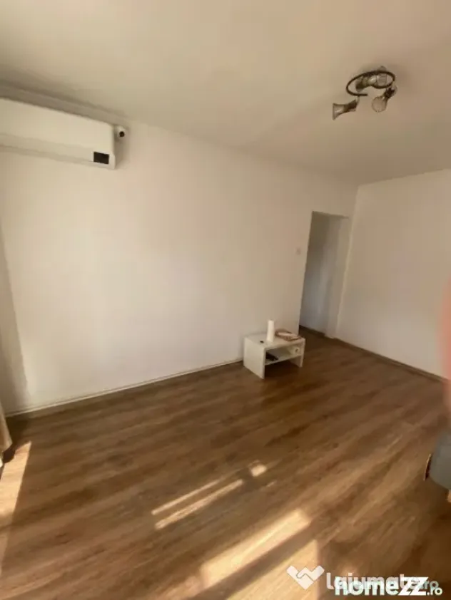 Apartament 2 camere de vanzare in zona Casa de Cultura