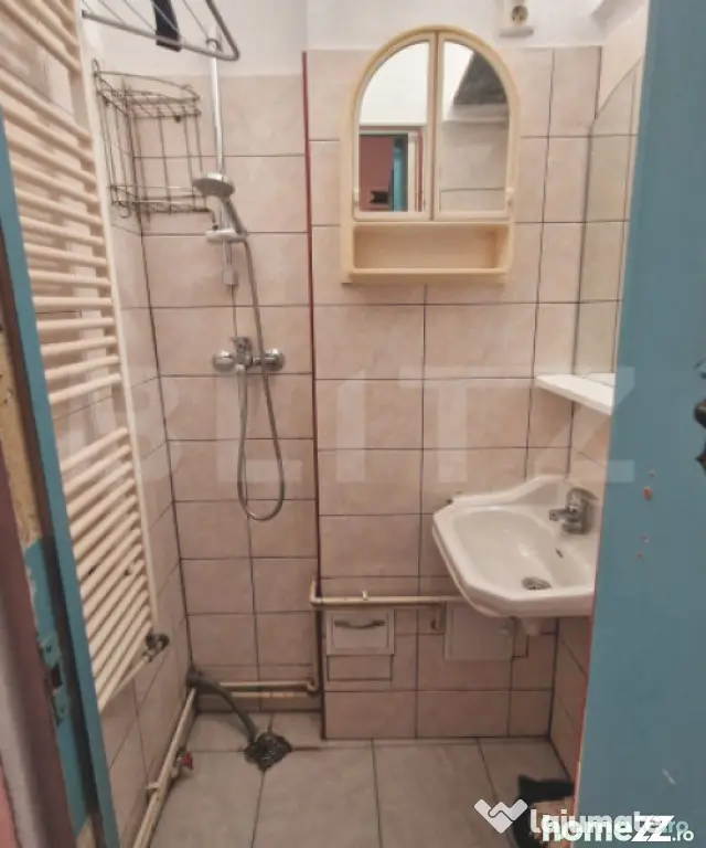 Garsoniera cu centrala proprie noua, balcon si baie in camer