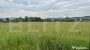 Doua parcele a cate 1100 mp de teren intravilan în Livezile