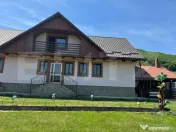 Casă de vânzare în Rugășești – spațioasă, cu grăd 