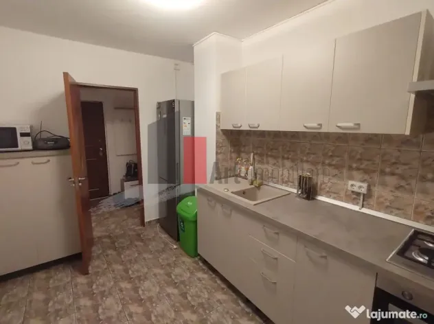Prima închiriere apartament decomandat 3 camere - Bd. La...