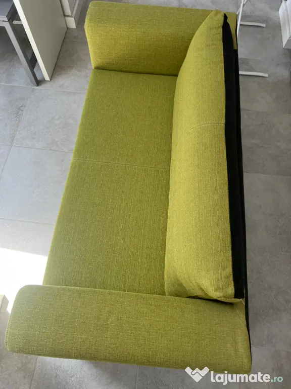 Canapea nouă extensibila.