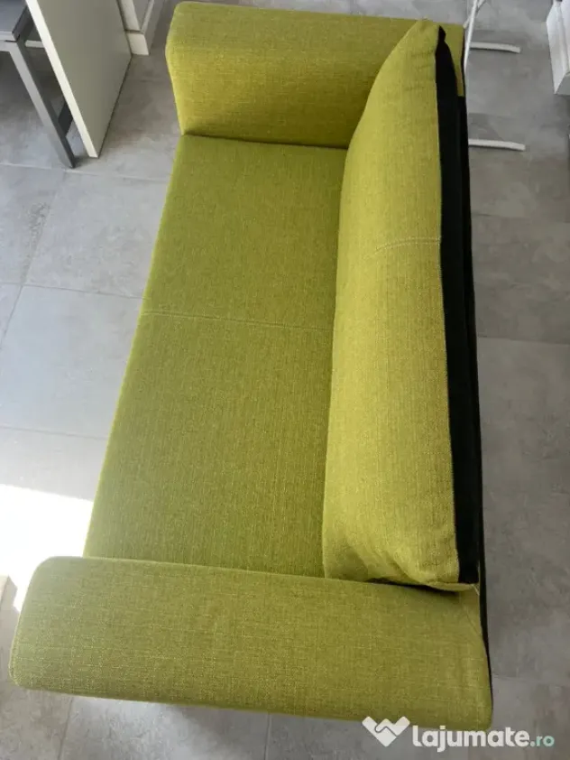 Canapea nouă extensibila.