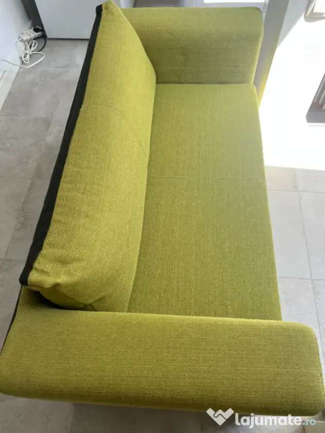 Canapea nouă extensibila.