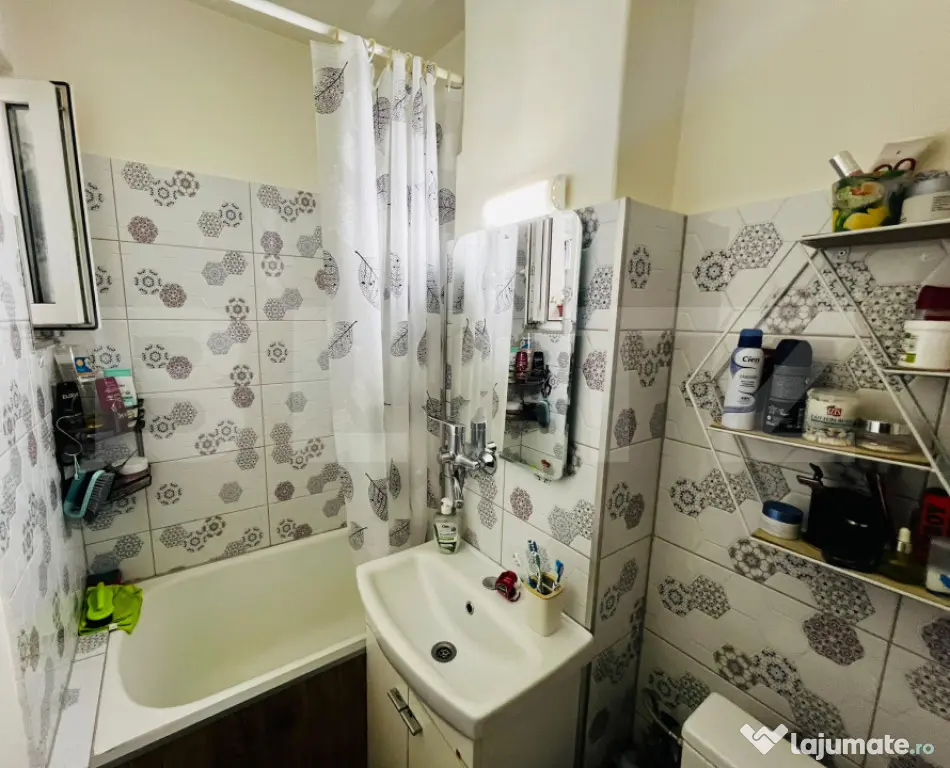 Apartament 3 camere, zona Dâmbu Pietros