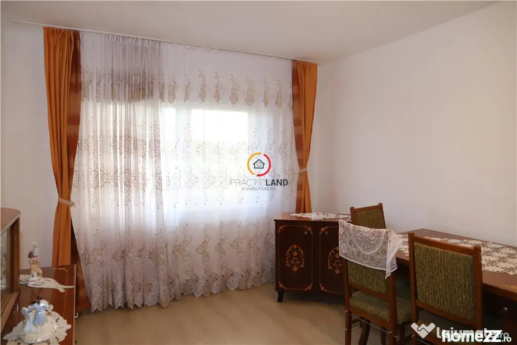 Luminos si spatios! Apartament 3 camere, decomandat, in Sace