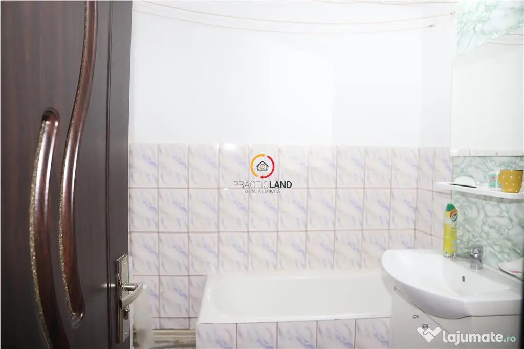Luminos si spatios! Apartament 3 camere, decomandat, parter