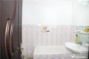 Luminos si spatios! Apartament 3 camere, decomandat, parter 