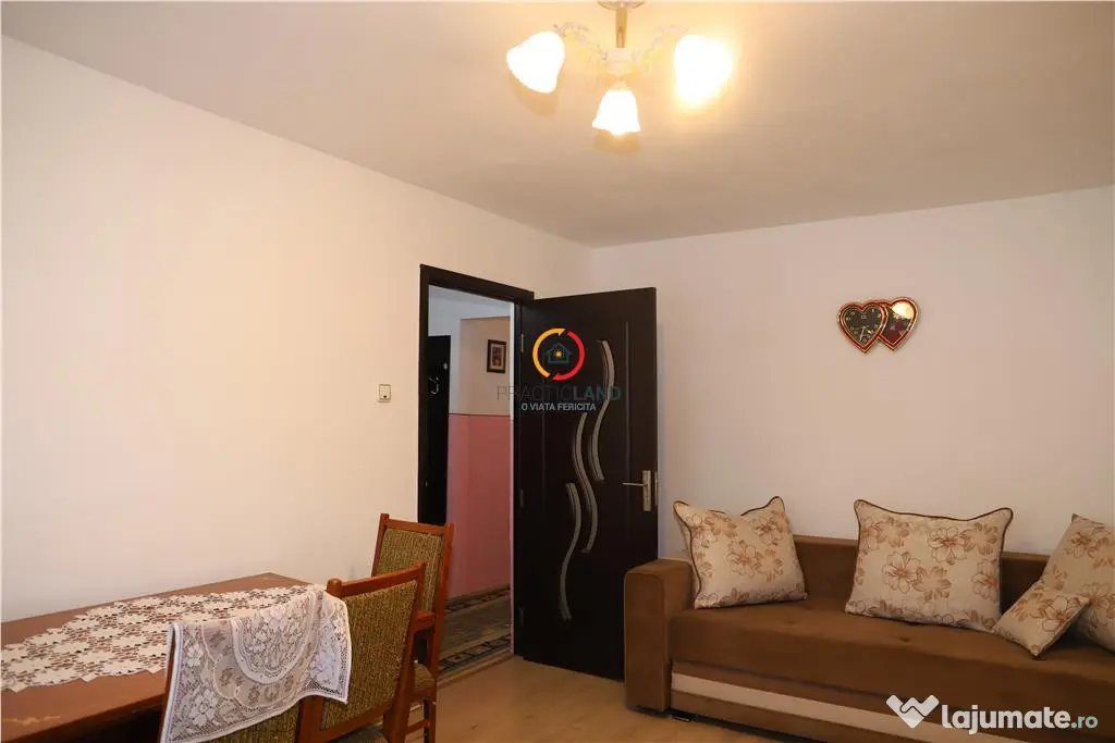 Luminos si spatios! Apartament 3 camere, decomandat, parter